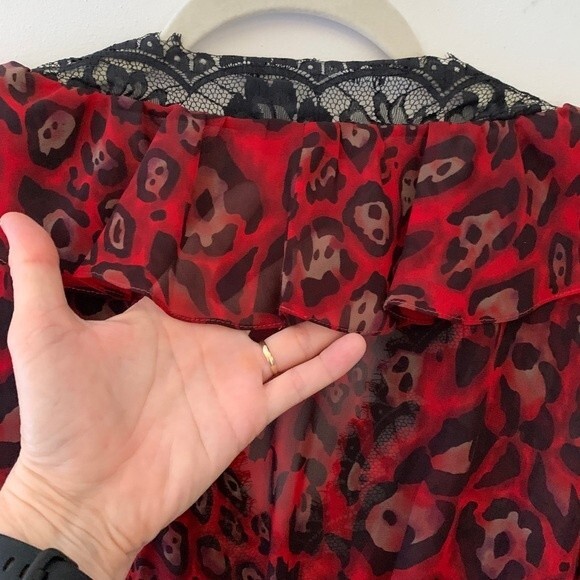 Boston Proper Sheer Red  Black Animal Print Lace Peplum Tunic Top Size 10 - Picture 7 of 13